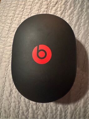 Beats by Dre Black Carrying Case with Red Logo.